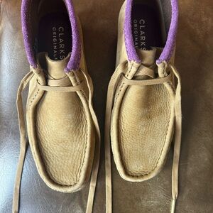 Clarks Original Women's Wallabee Boots “Oakmoss” Tan and Purple Lace Up Boots